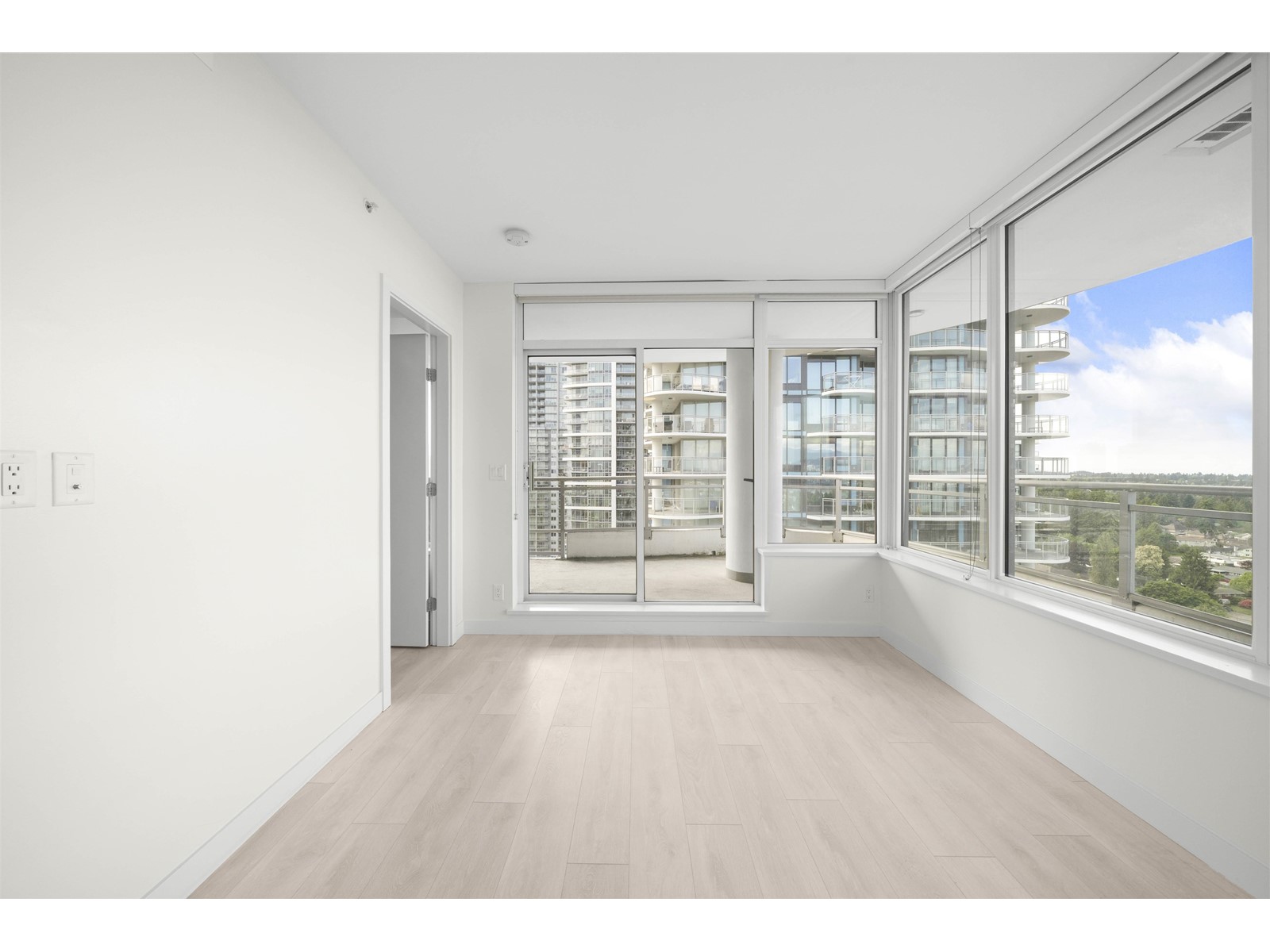 13318 104 Avenue Unit 2108, Surrey, BC V3T 0R2