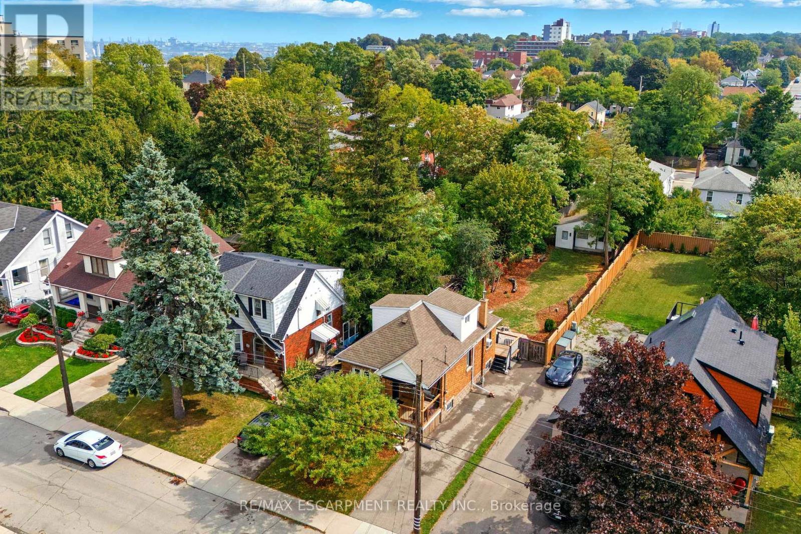 57 Highcliffe Ave, Hamilton, ON L9A 3L3