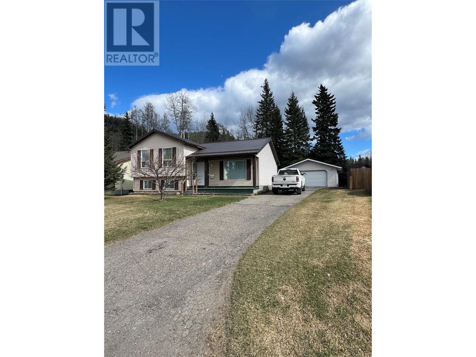 236 Murray Dr, Tumbler Ridge, BC V0C 2W0