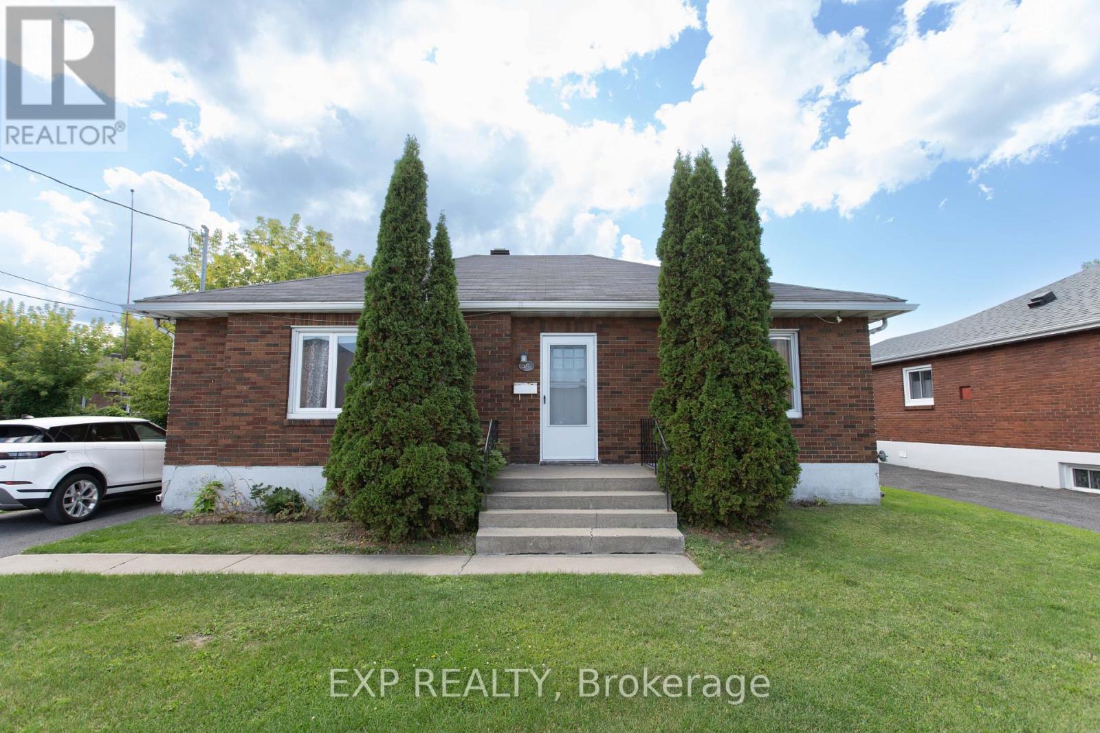 501 Mcconnell Ave, Cornwall, ON K6H 4L9