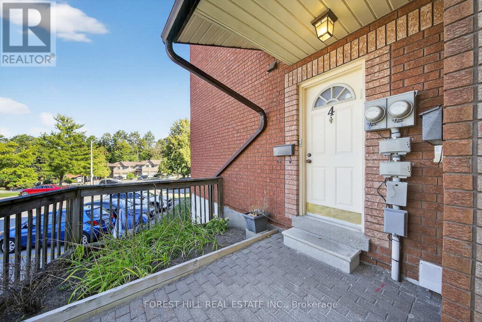 4 22 Meadow Ln, Barrie, ON L4N 6W2