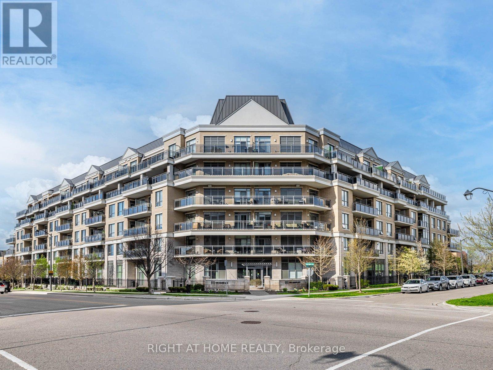 314 111 Civic Square Gate, Aurora, ON L4G 7E3