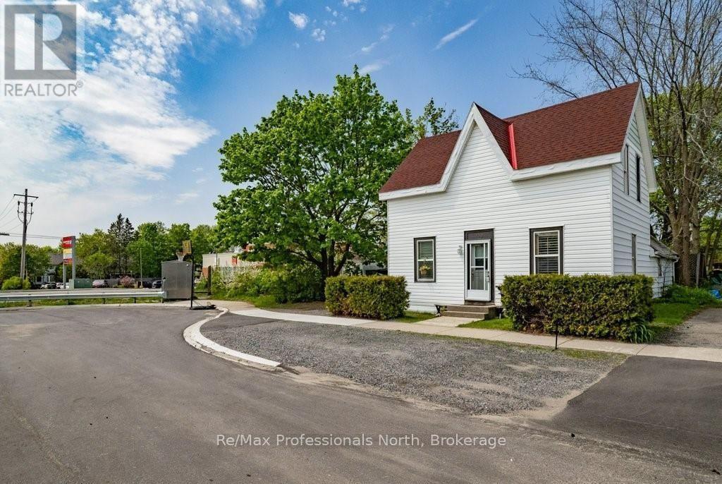 120 David St, Gravenhurst, ON P1P 1J5
