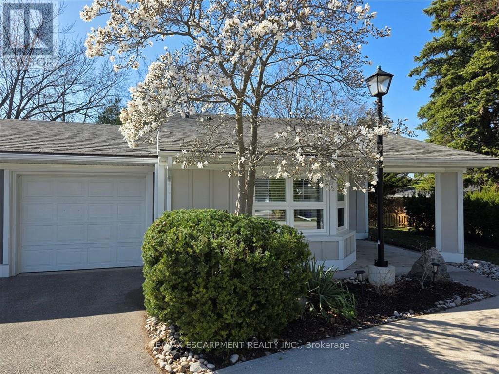 16 Sister Varga Ter, Hamilton, ON L9B 1T8