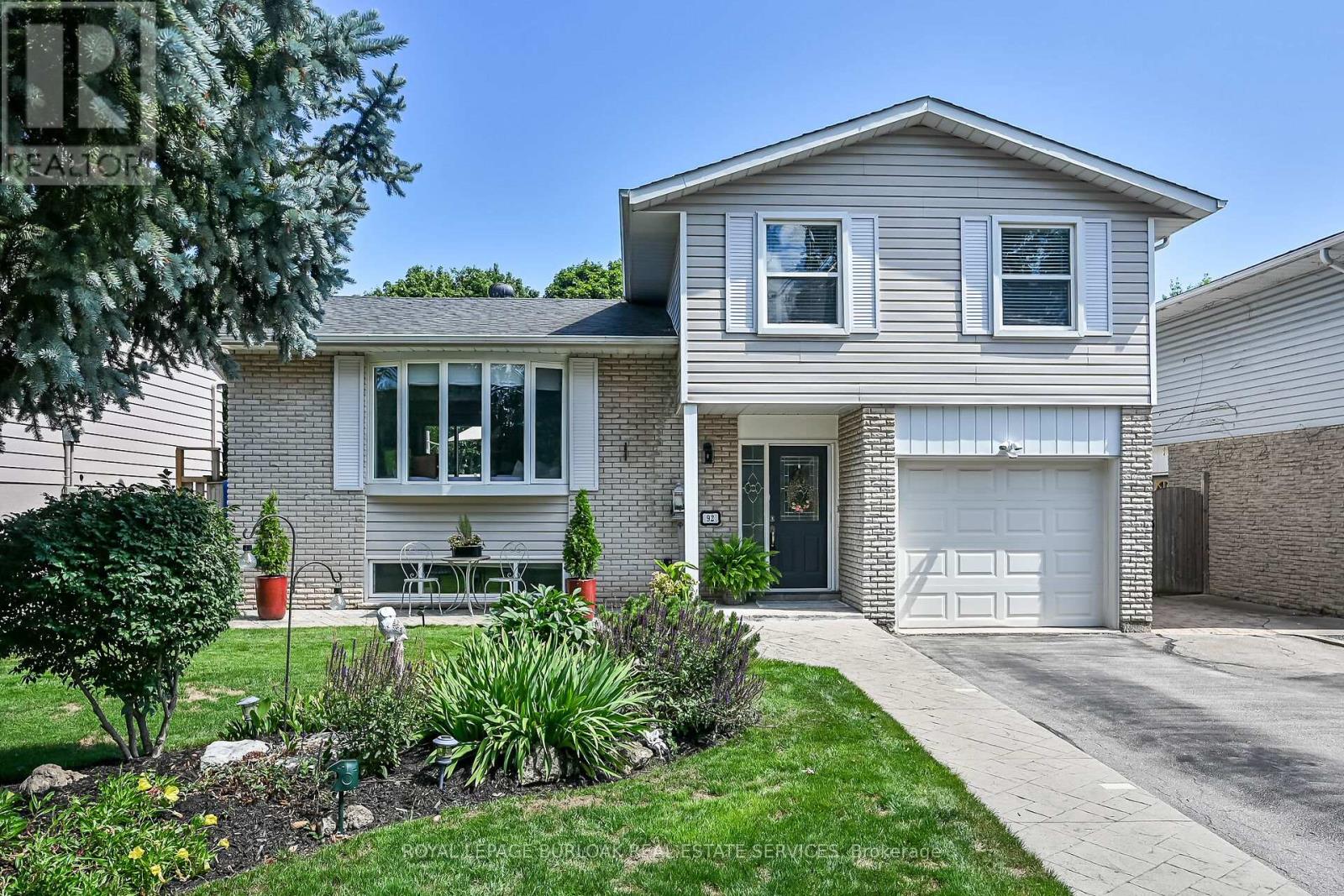 92 Osborne Cres, Oakville, ON L6H 1G1