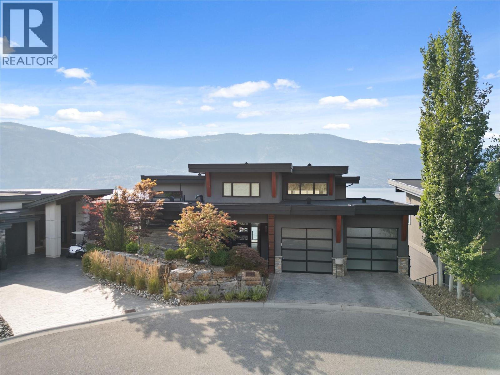 3322 Mckinley Beach Dr, Kelowna, BC V1V 3G1