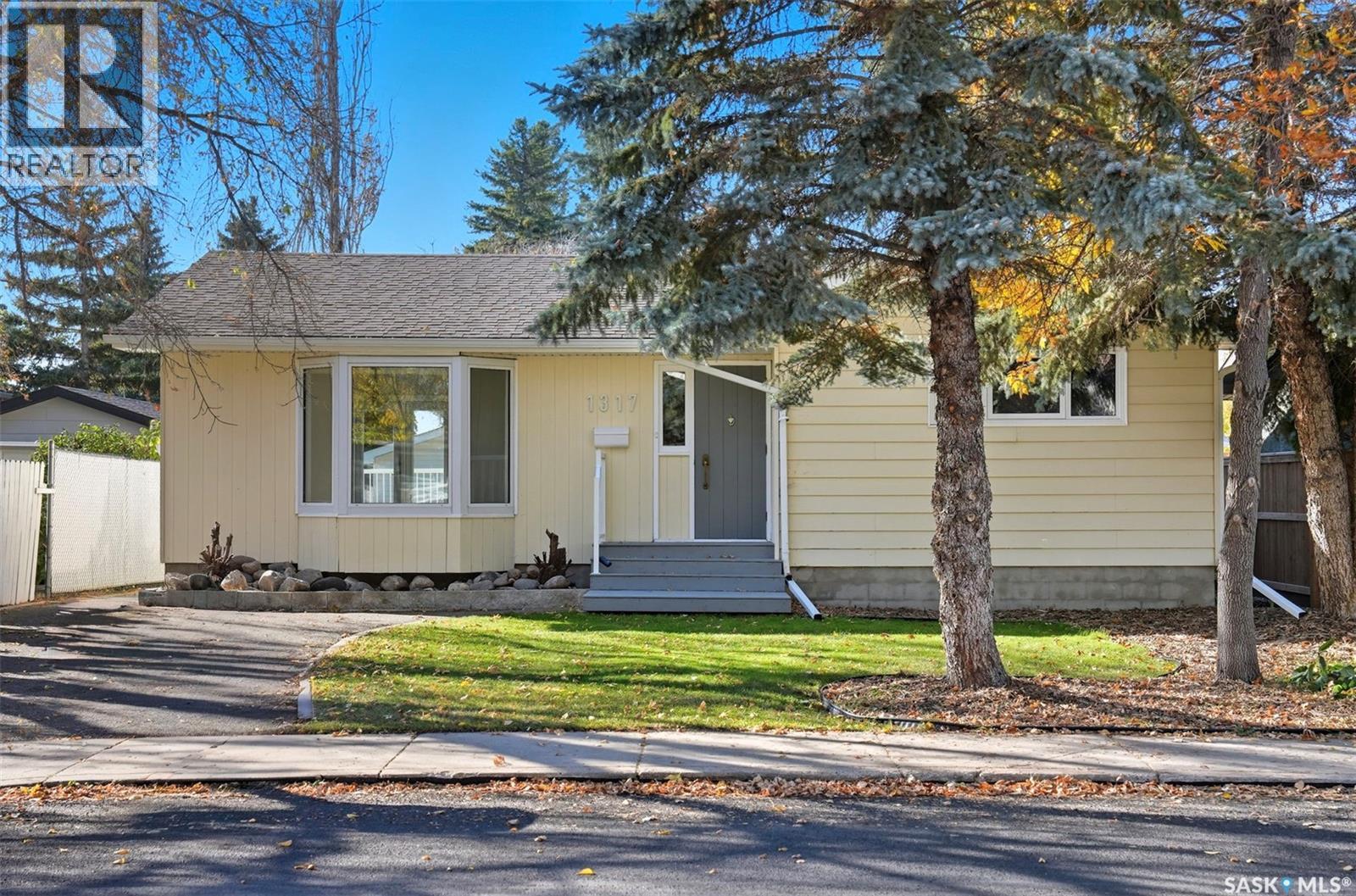 1317 Elevator Rd, Saskatoon, SK S7M 3X3