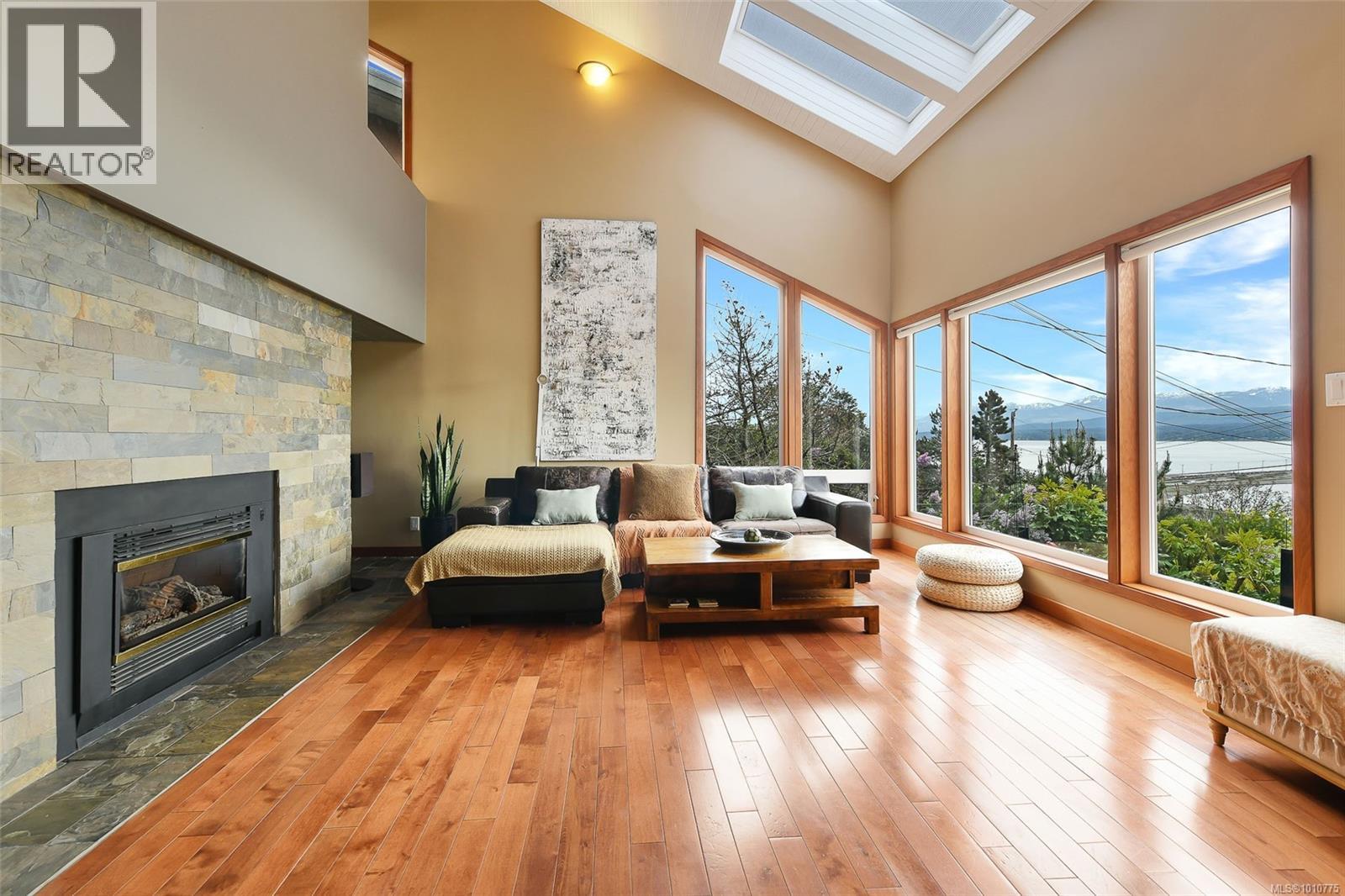 1166 Yates Rd, Comox, BC V9M 3X3