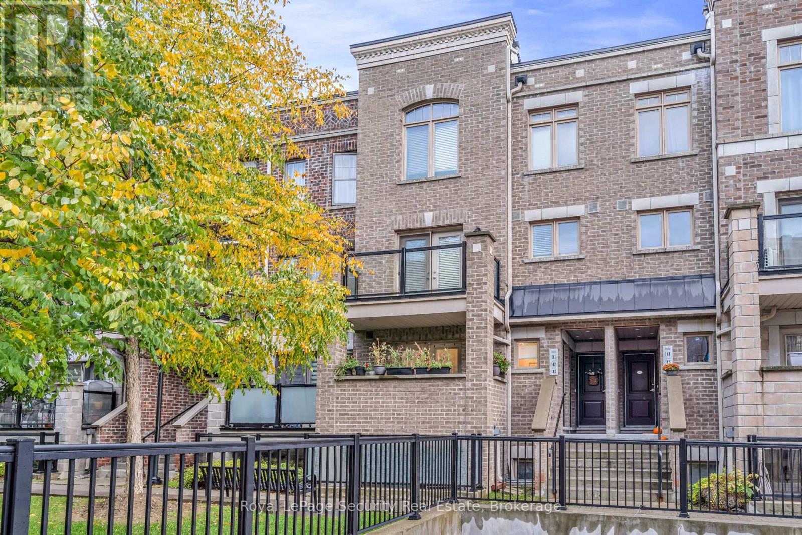 141 80 Parrotta Dr, Toronto, ON M9M 0E6