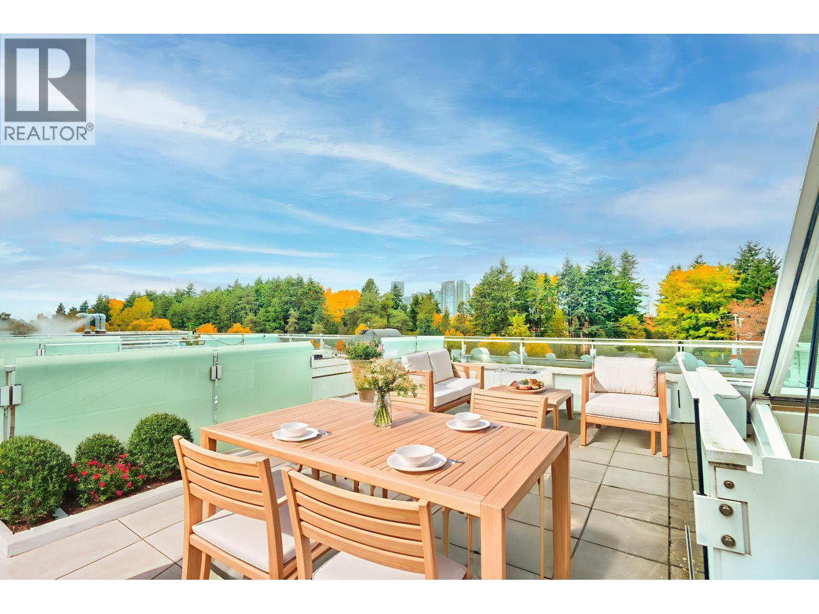 2222 Willow St, Vancouver, BC V5Z 0C8