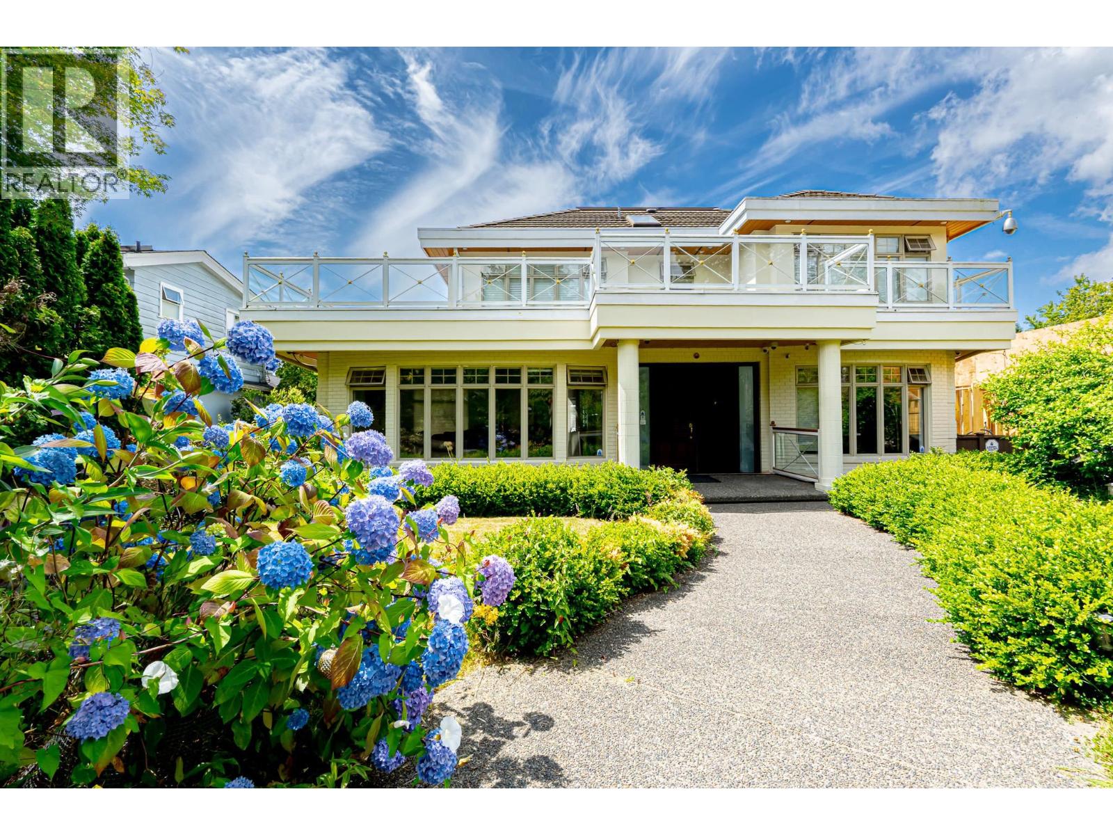 6879 Arbutus St, Vancouver, BC V6P 5S6