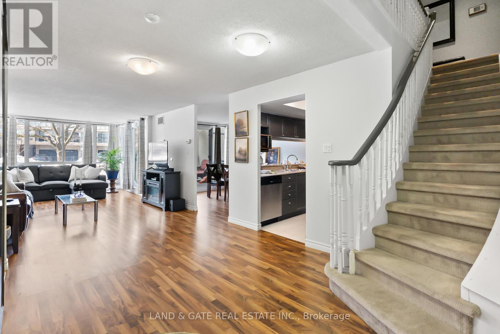 112 25 Cumberland Ln, Ajax, ON L1S 7K1