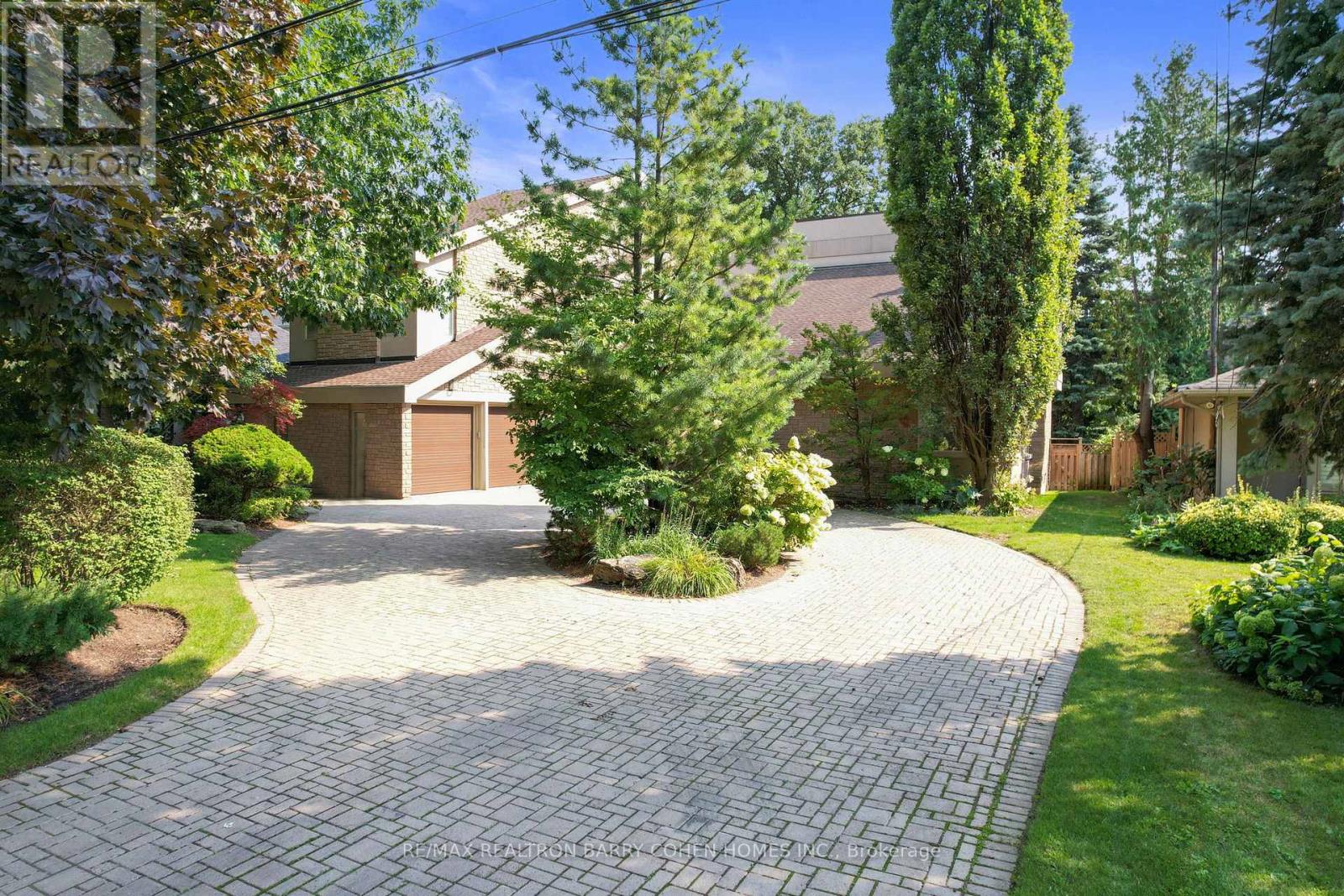 19 Vernham Ave, Toronto, ON M2L 2B1