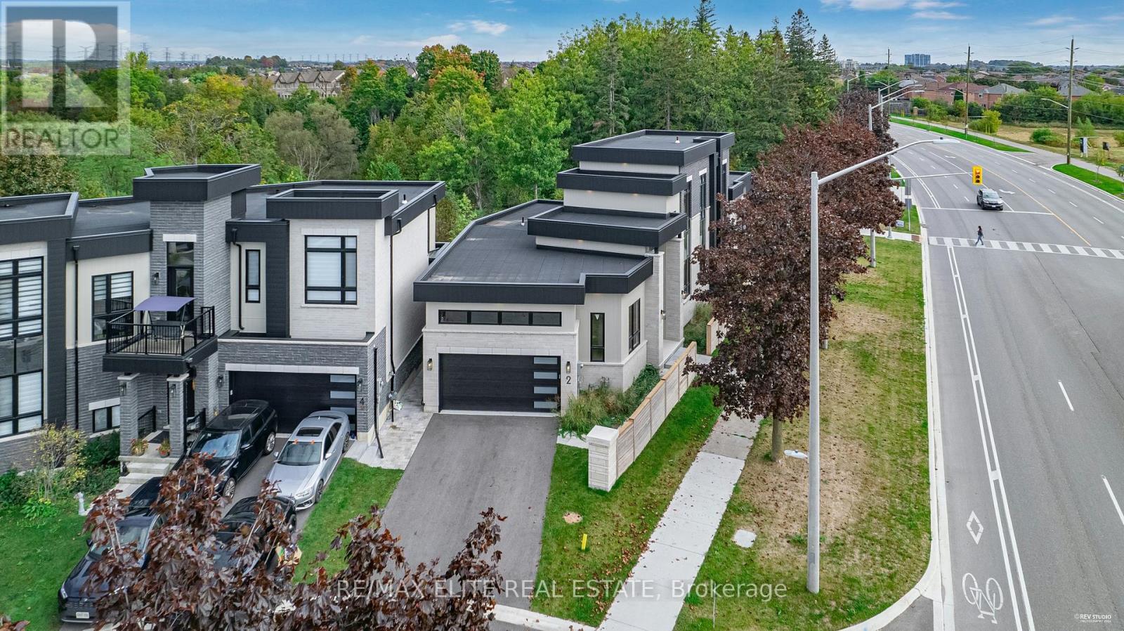 2 Tidmarsh Ln, Ajax, ON L1T 4S1