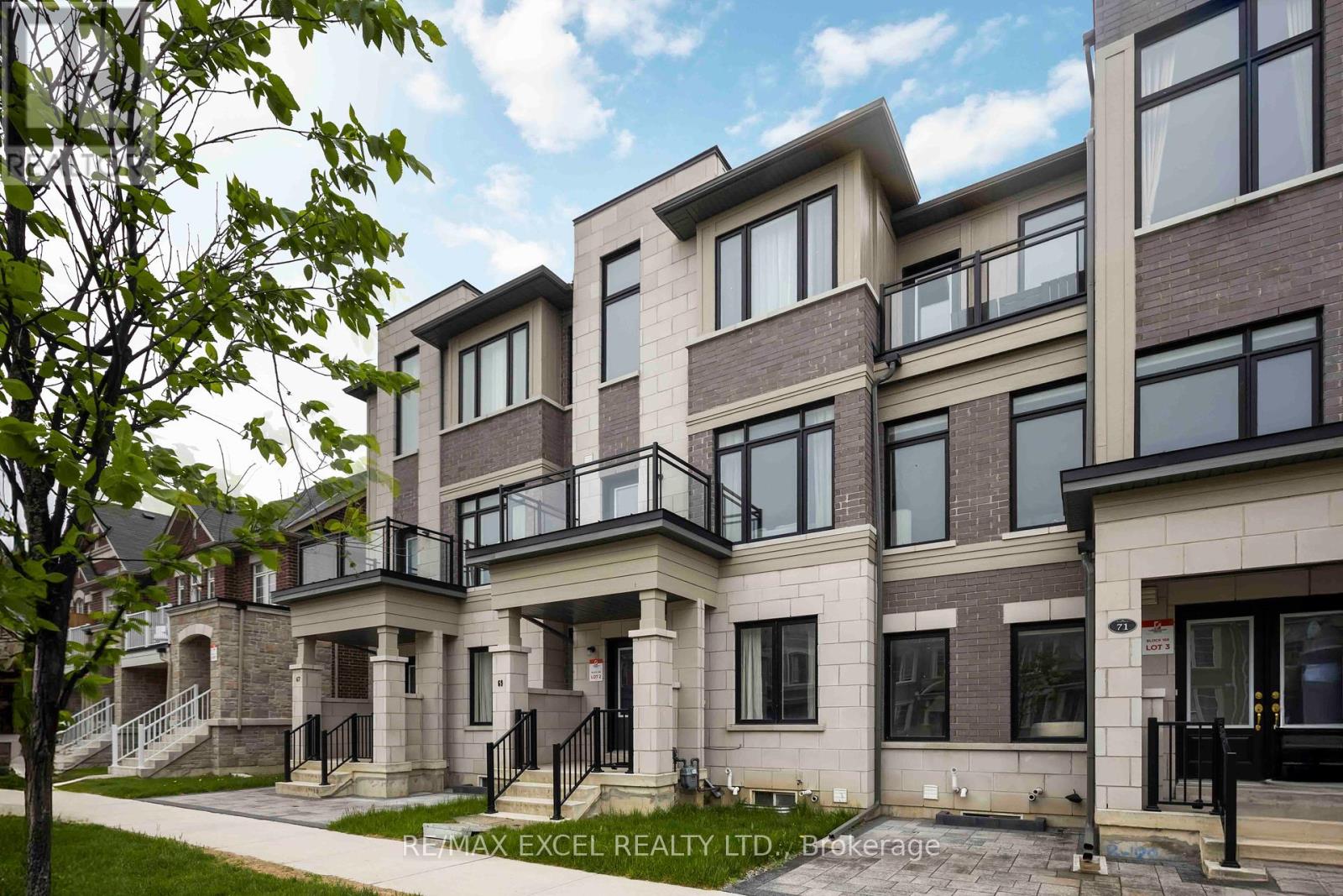 69 William F Bell Pkwy, Richmond Hill, ON L4S 0K1
