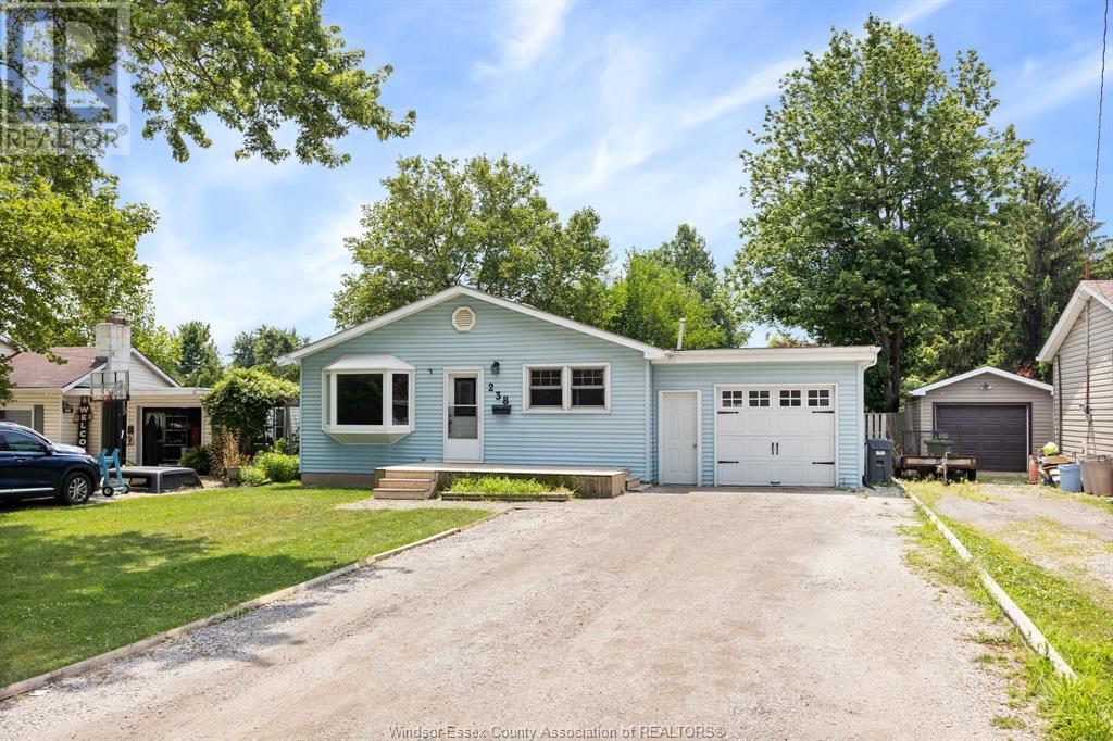 238 Maidstone Ave E, Essex, ON N8M 2J9