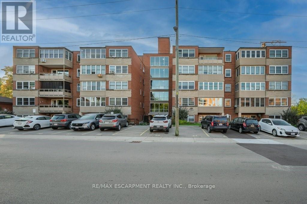 201 9 Grant Blvd, Hamilton, ON L9H 4L5