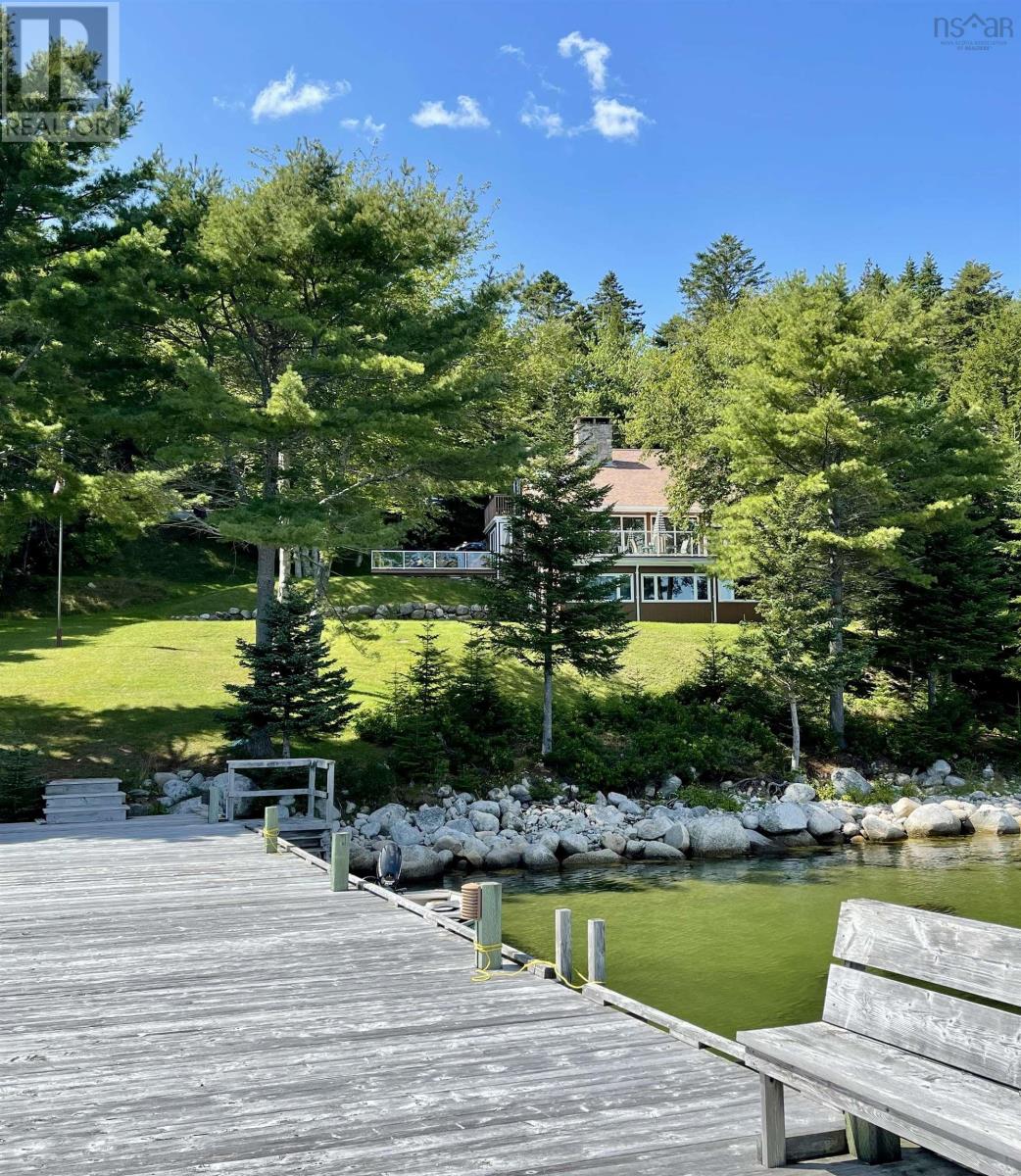 20 Sunnydale Dr, Glen Haven, NS B3Z 2T8