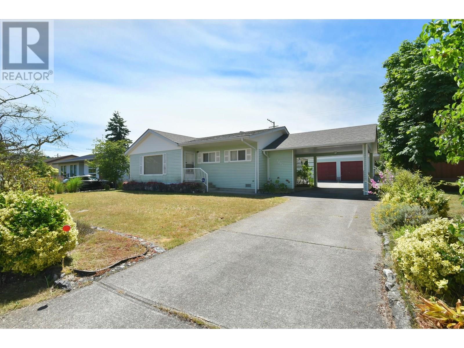 5703 Dolphin St, Sechelt, BC V0N 3A0
