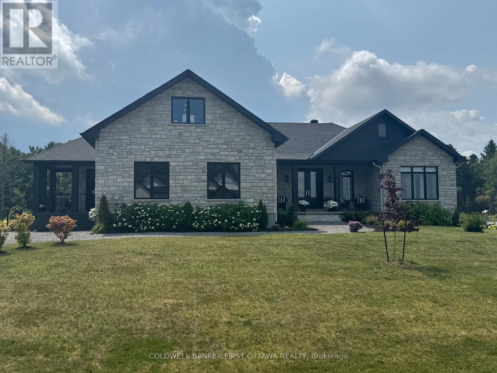 1684 Trizisky St, North Dundas, ON K0E 1S0