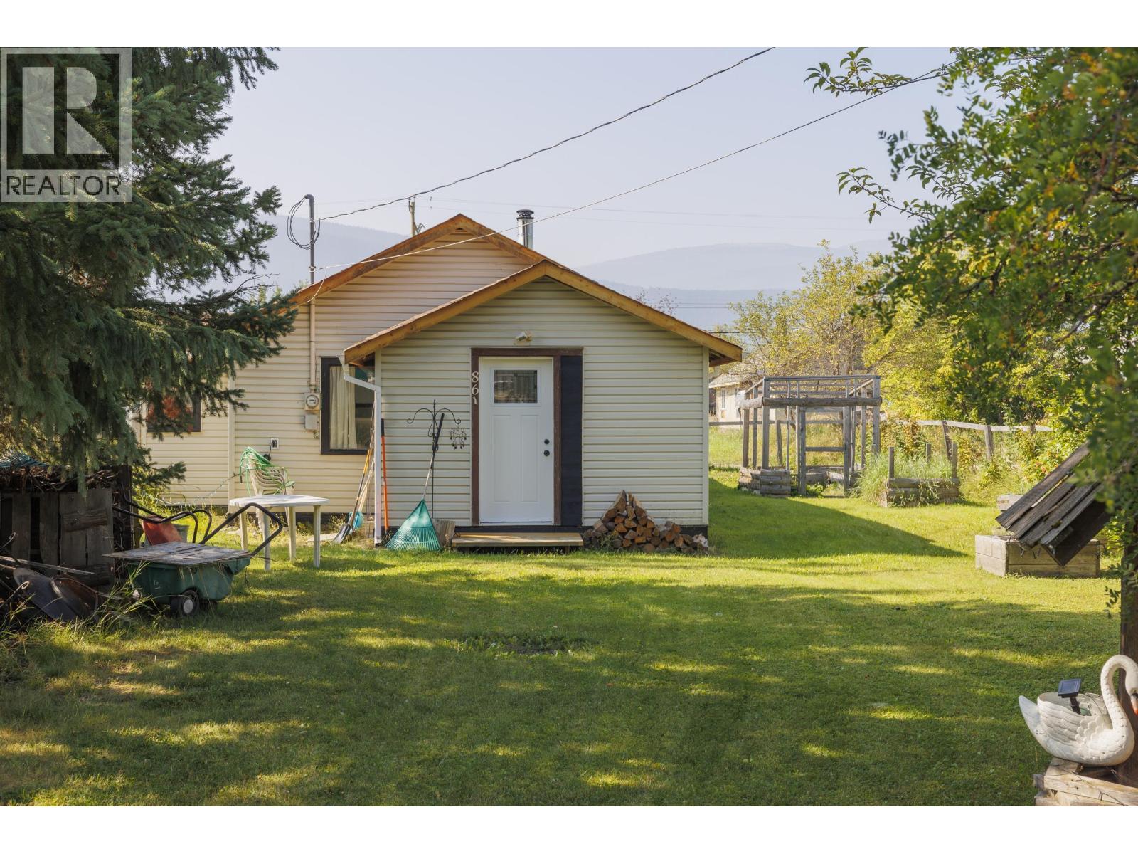 861 2 Ave, McBride, BC V0J 2E0