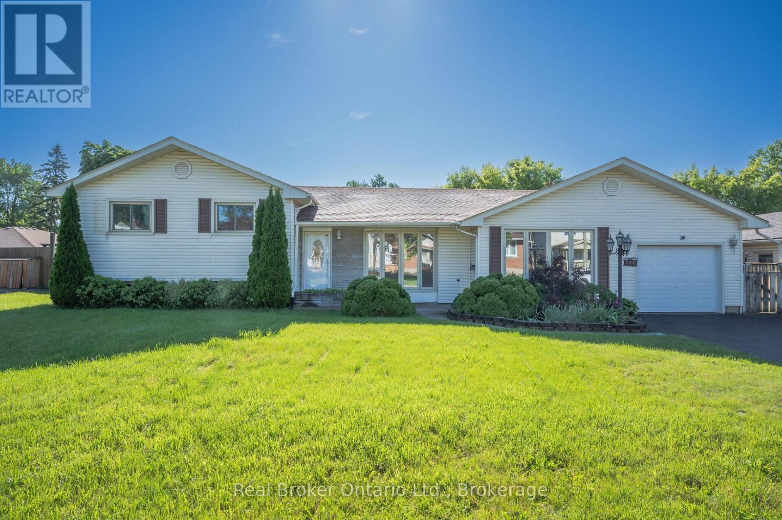 245 Marshall Ave, Welland, ON L3C 2N3