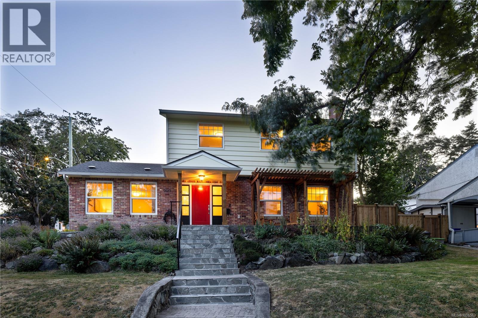 900 Richmond Ave, Victoria, BC V8S 3Z3