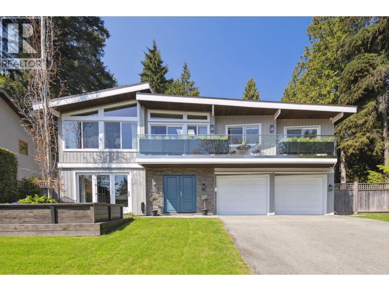 4445 Stone Ct, West Vancouver, BC V7W 2V4