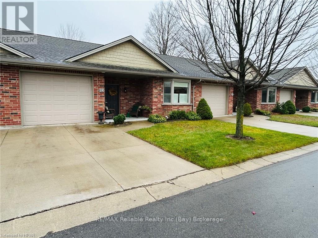 24 Bayfield Mews Ln, Bluewater, ON N0M 1G0