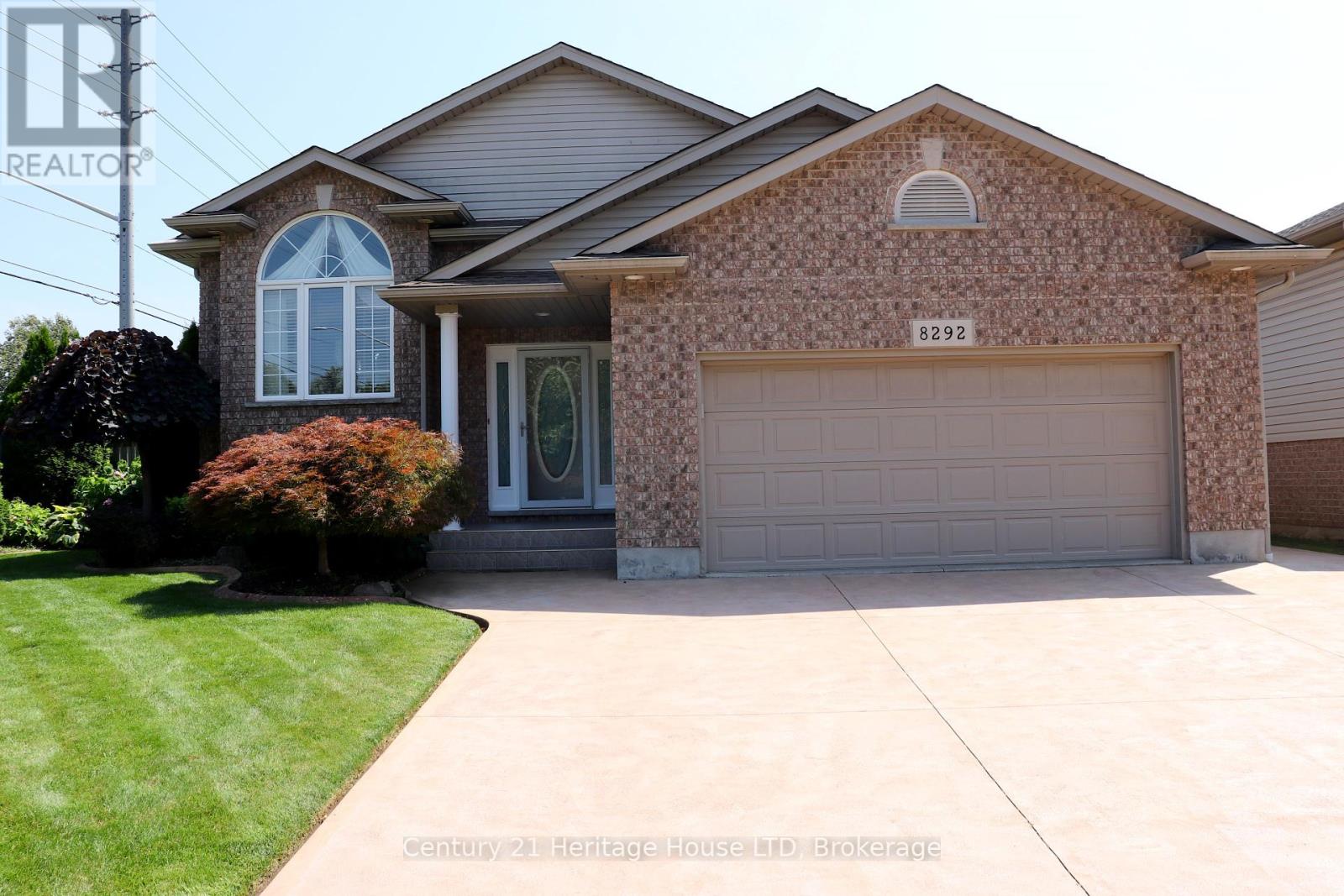 8292 Feren Dr S, Niagara Falls, ON L2H 3M9