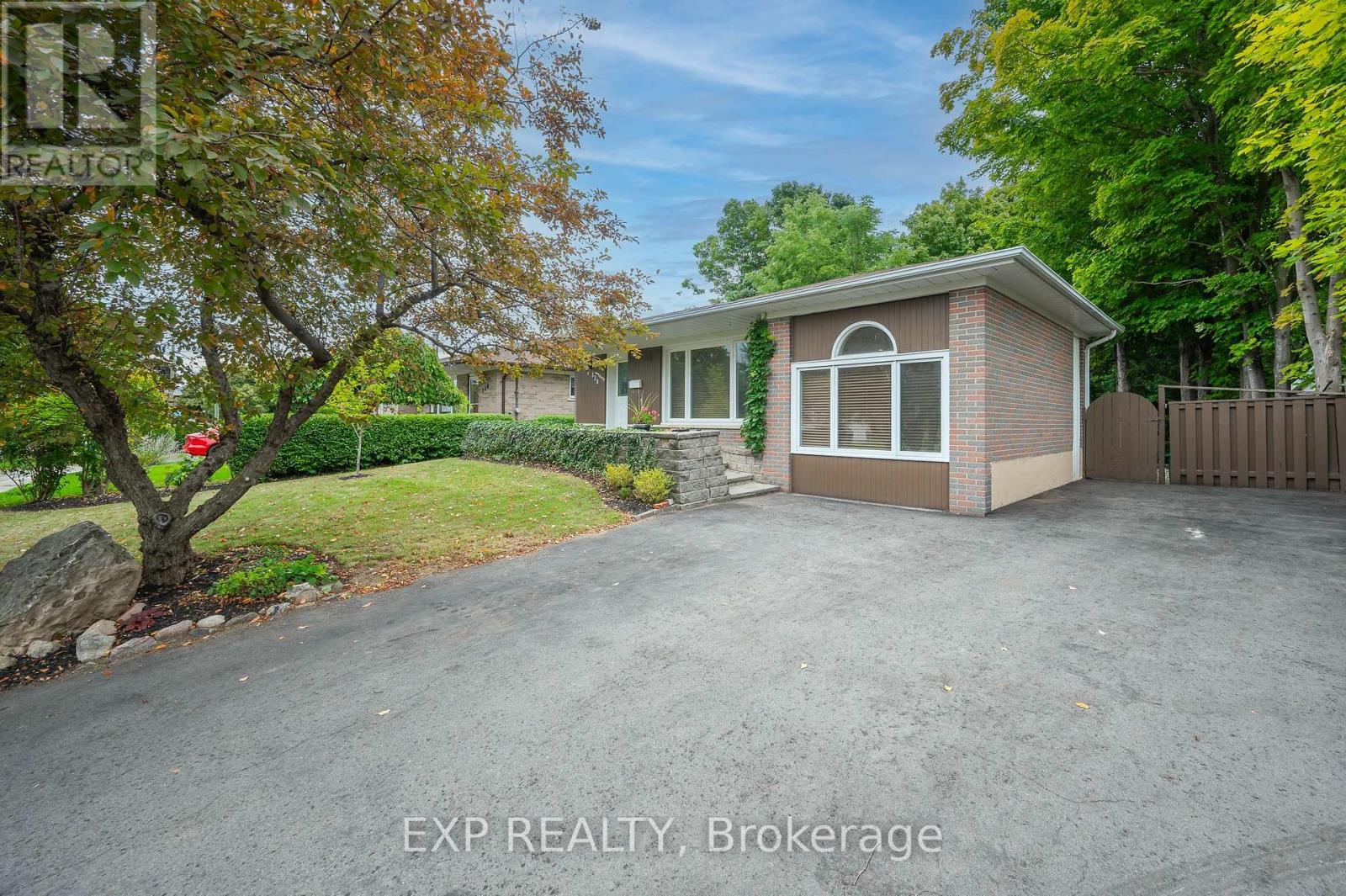 338 Delrex Blvd, Halton Hills, ON L7G 4H4