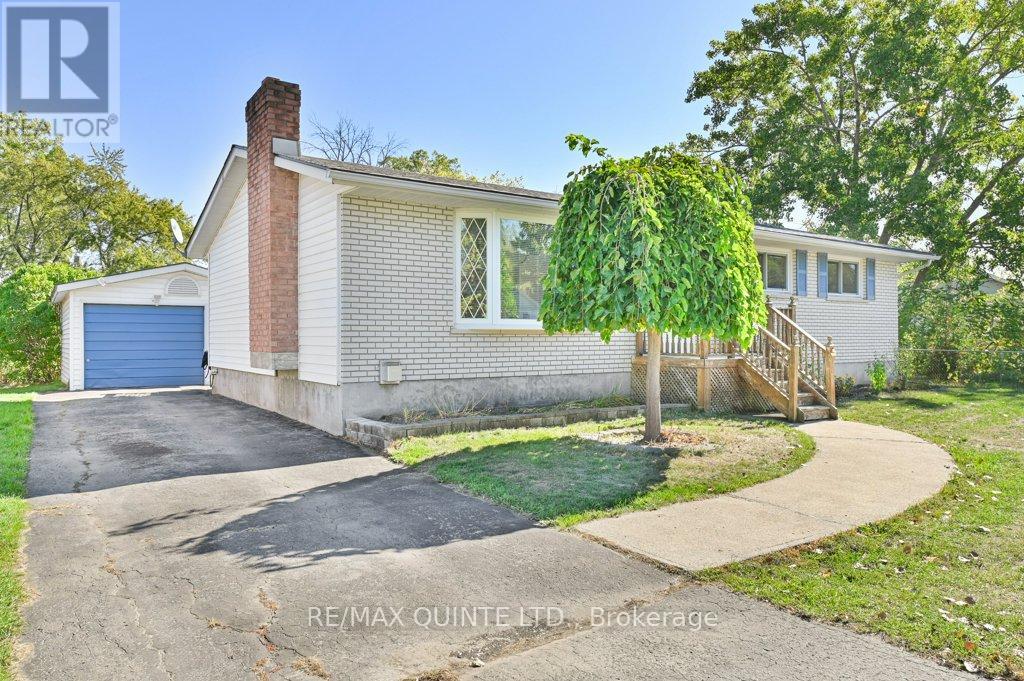53 Water St, Quinte West, ON K8V 4L9