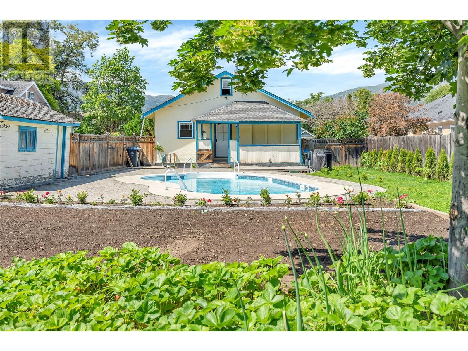 626 Winnipeg St, Penticton, BC V2A 5M9