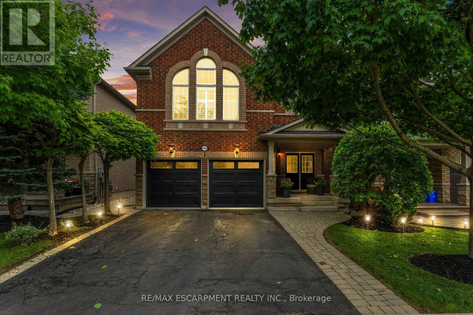 2484 Whitehorn Dr, Burlington, ON L7L 7M7