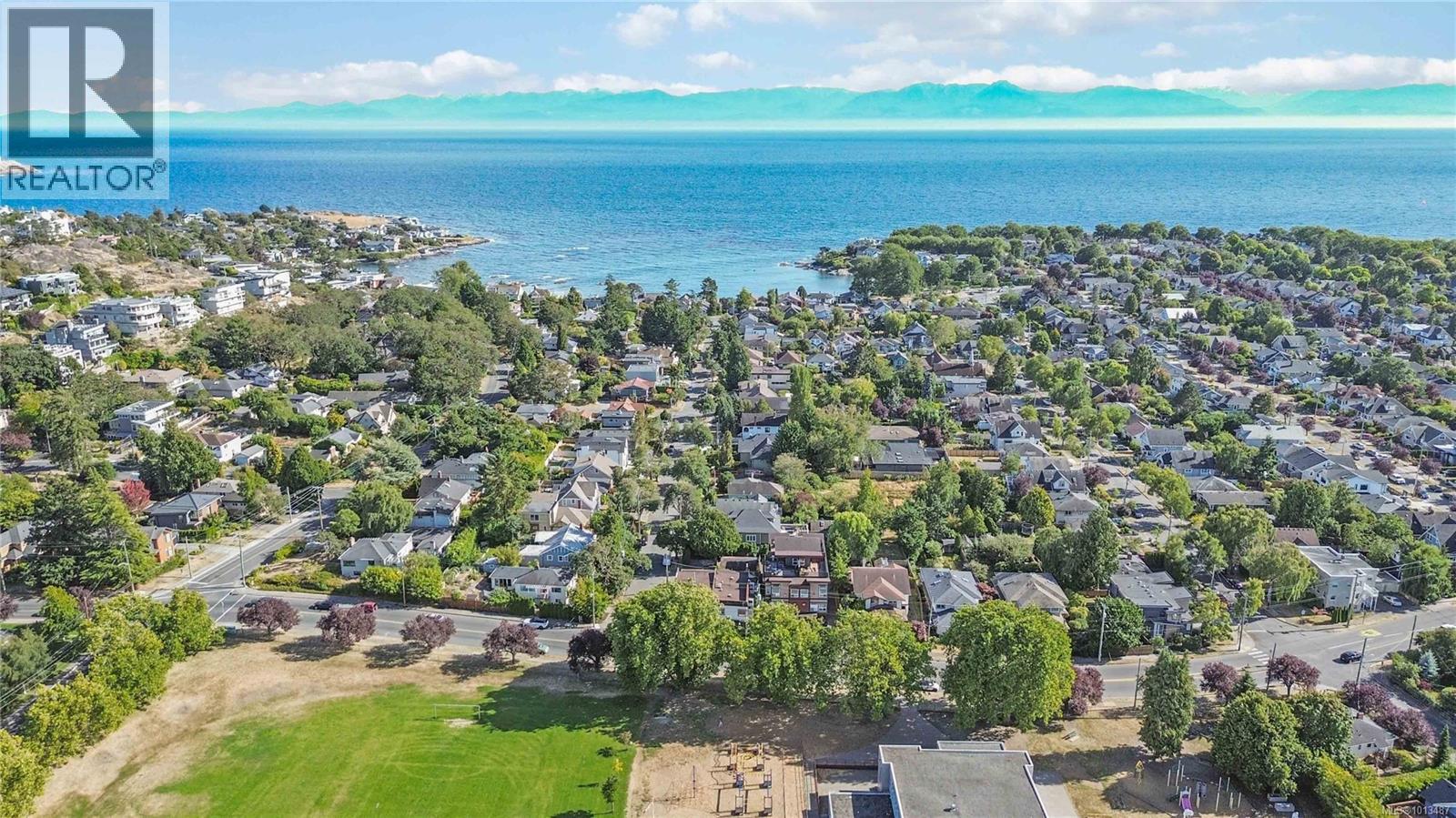 1827 Fairfield Rd Unit 4 Rd, Victoria, BC V8S 1G9