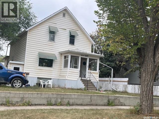 780 Stadacona St W, Moose Jaw, SK S6H 2S5