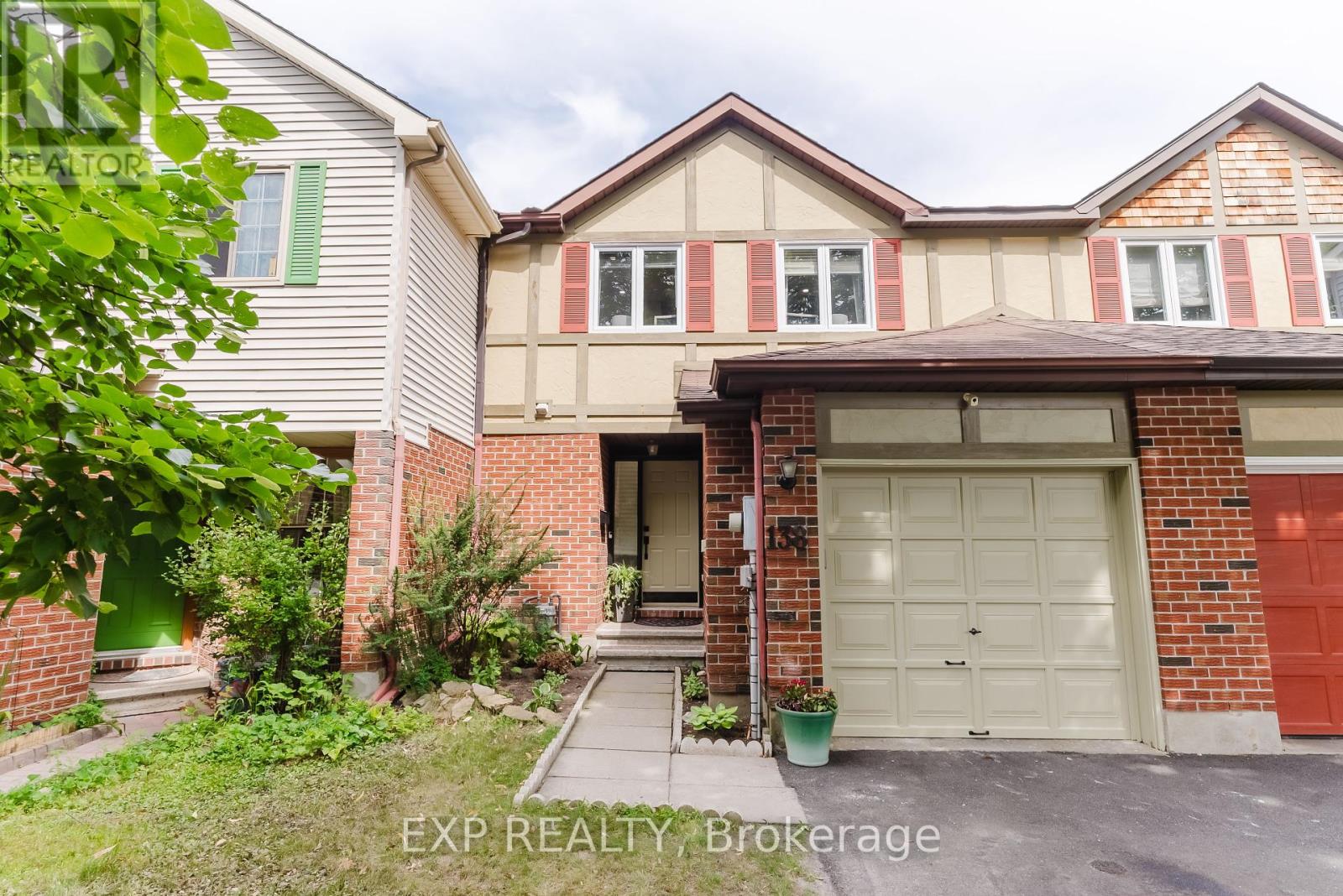 138 Acklam Ter, Ottawa, ON K2K 2J5
