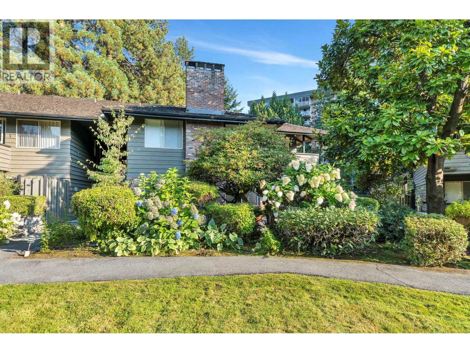 235 Keith Road Unit 208, West Vancouver, BC V7T 1L5