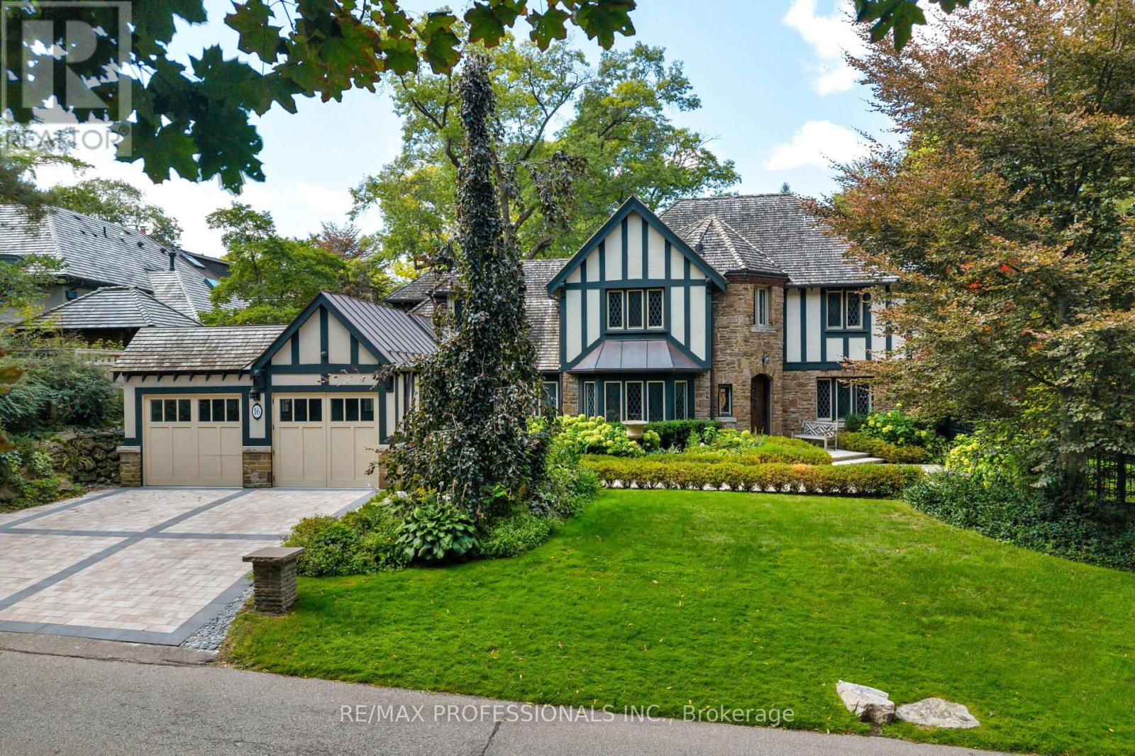 16 Kingsway Cres, Toronto Kingsway South, ON M8X 2P9