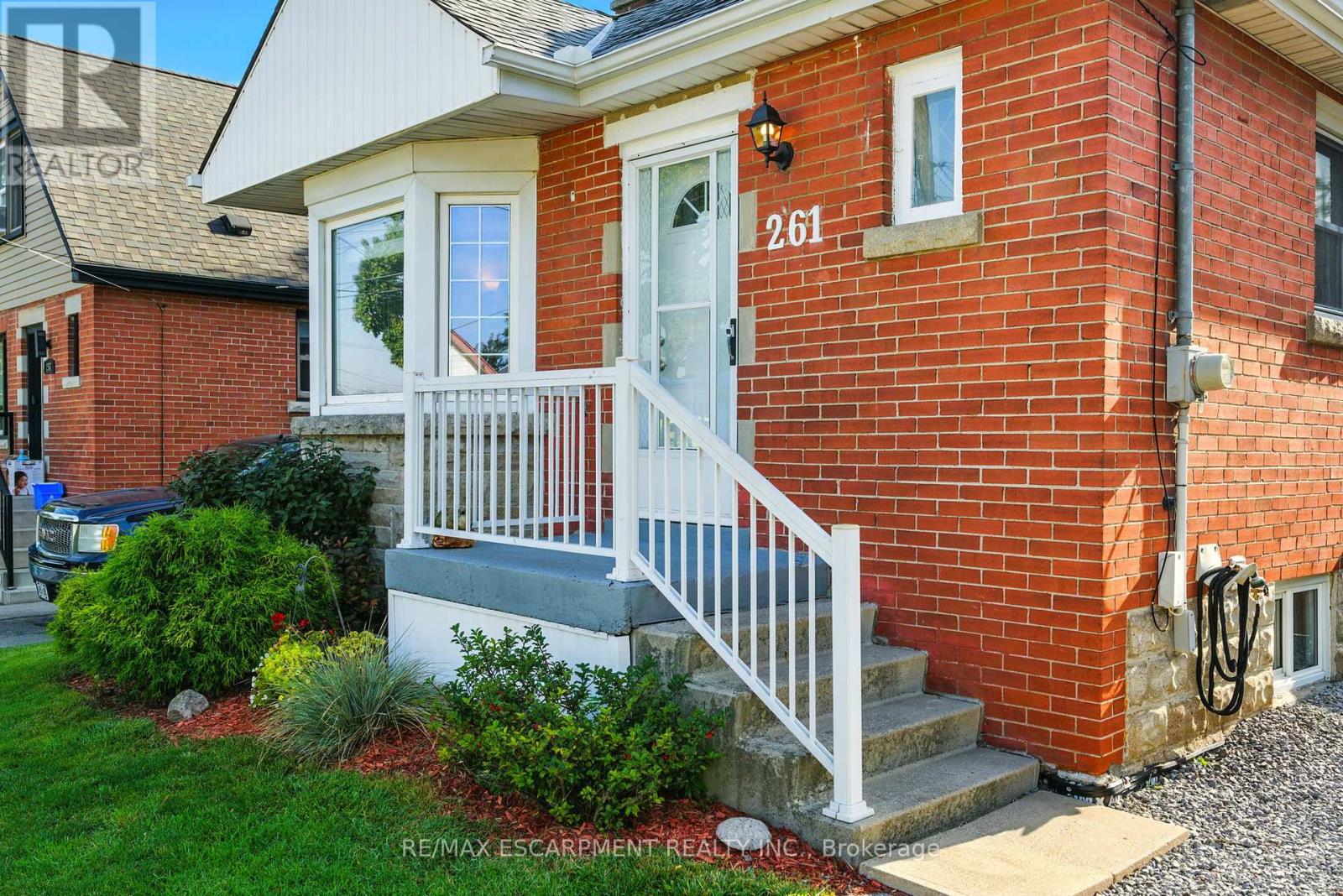 261 E 14th St, Hamilton, ON L9A 4B8