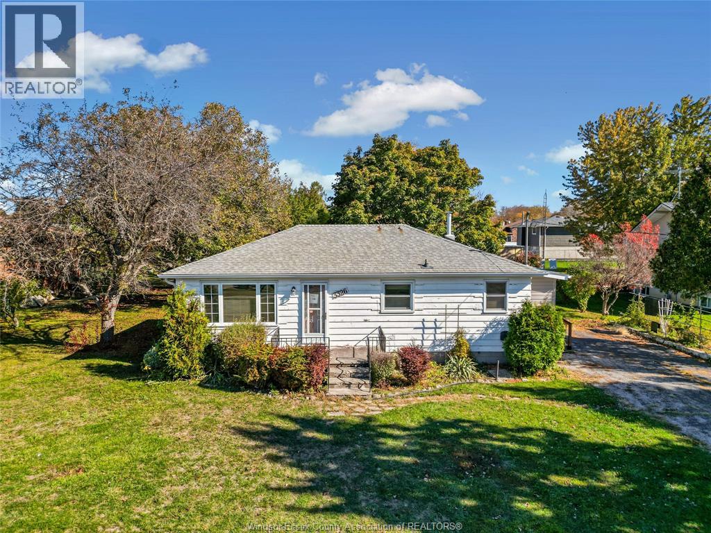 3326 Lauzon Rd, Windsor, ON N8T 3P8