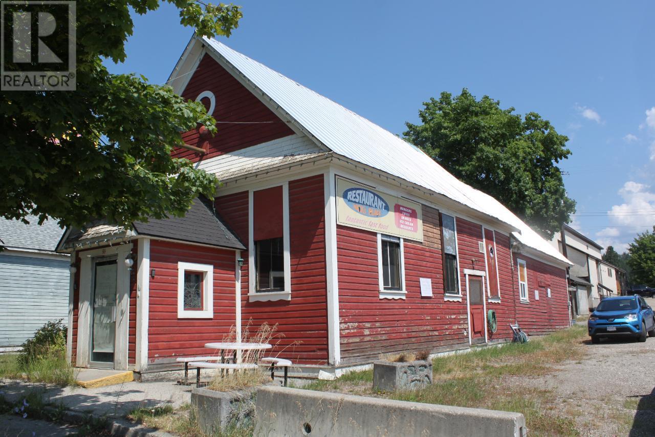 93 5 Street Northwest, Nakusp, BC V0G 1R0