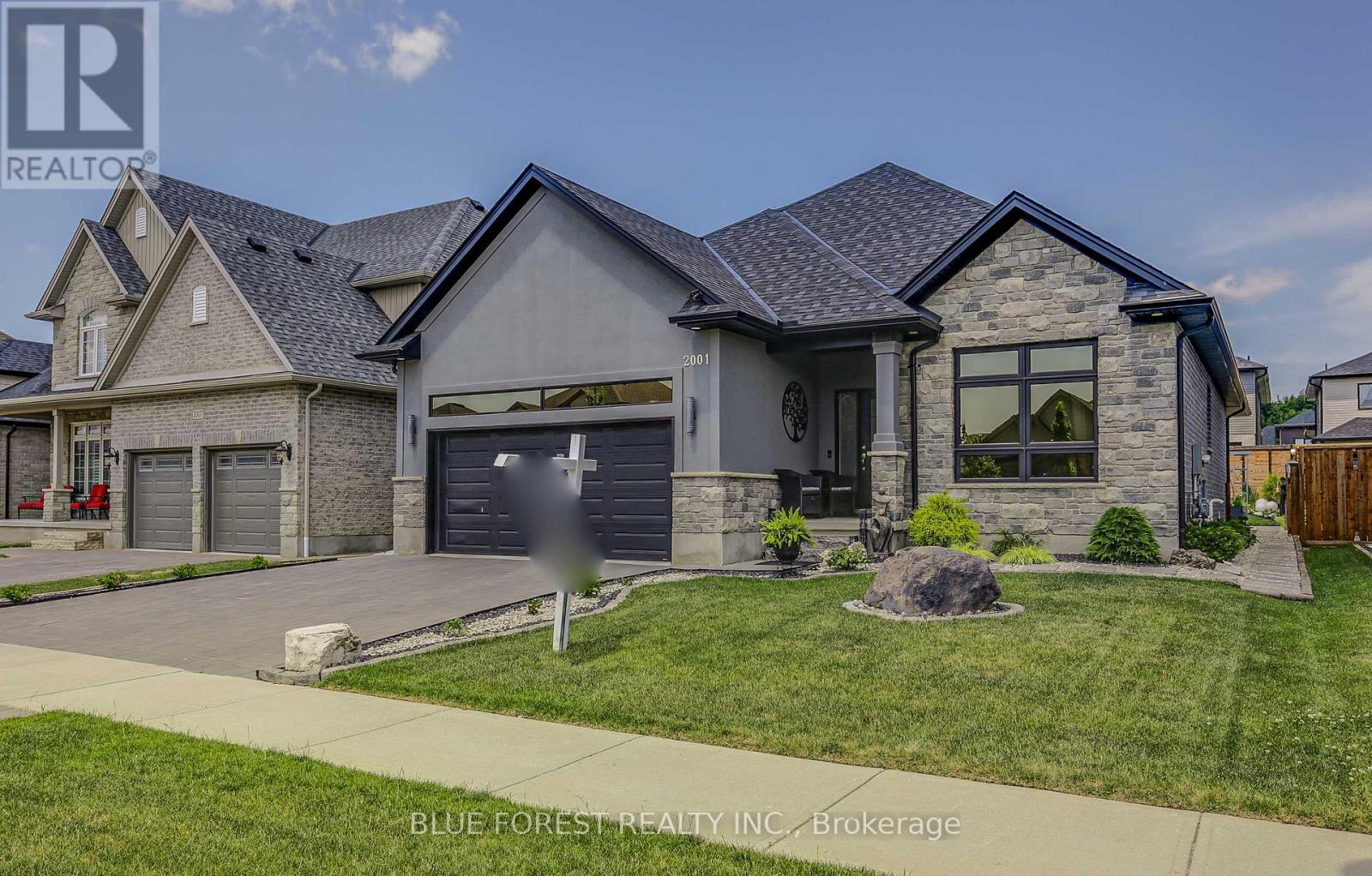 17 Royal Cres, Southwold, ON N5P 3T2