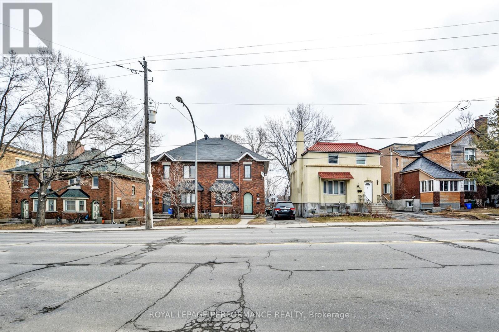 923-949 Bronson Ave, Ottawa, ON K1S 4G8