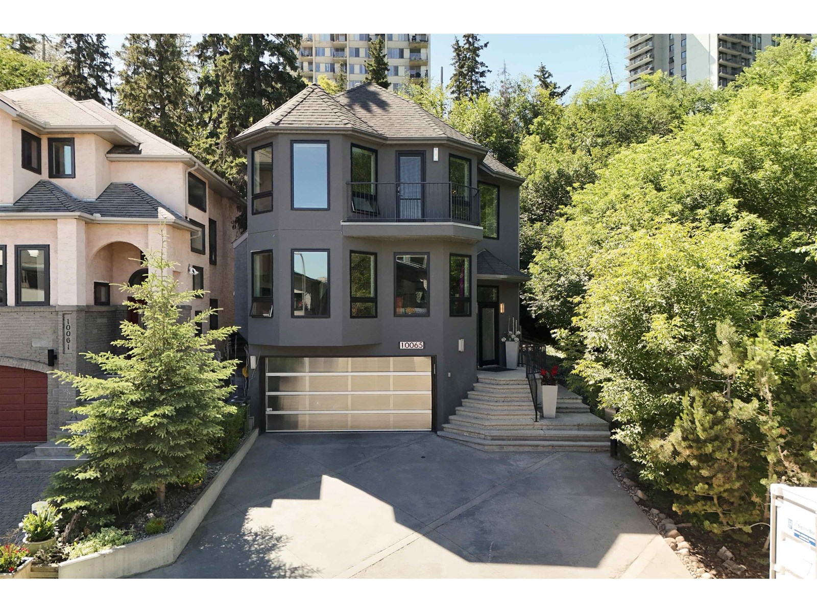 90 Av Nw Unit 10065, Edmonton, AB T6E 4X2