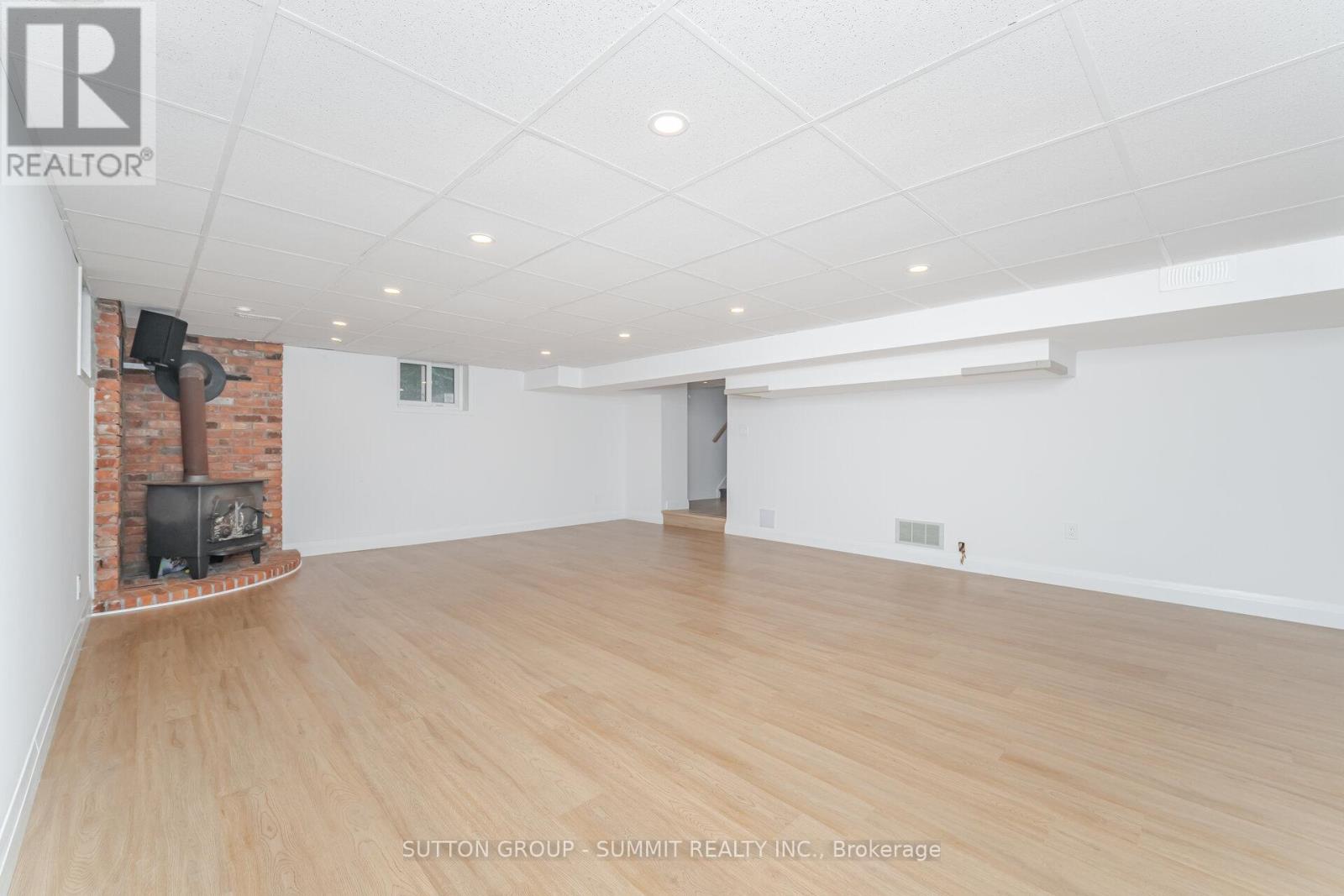 1175 Kane Rd, Mississauga, ON L5H 2M2