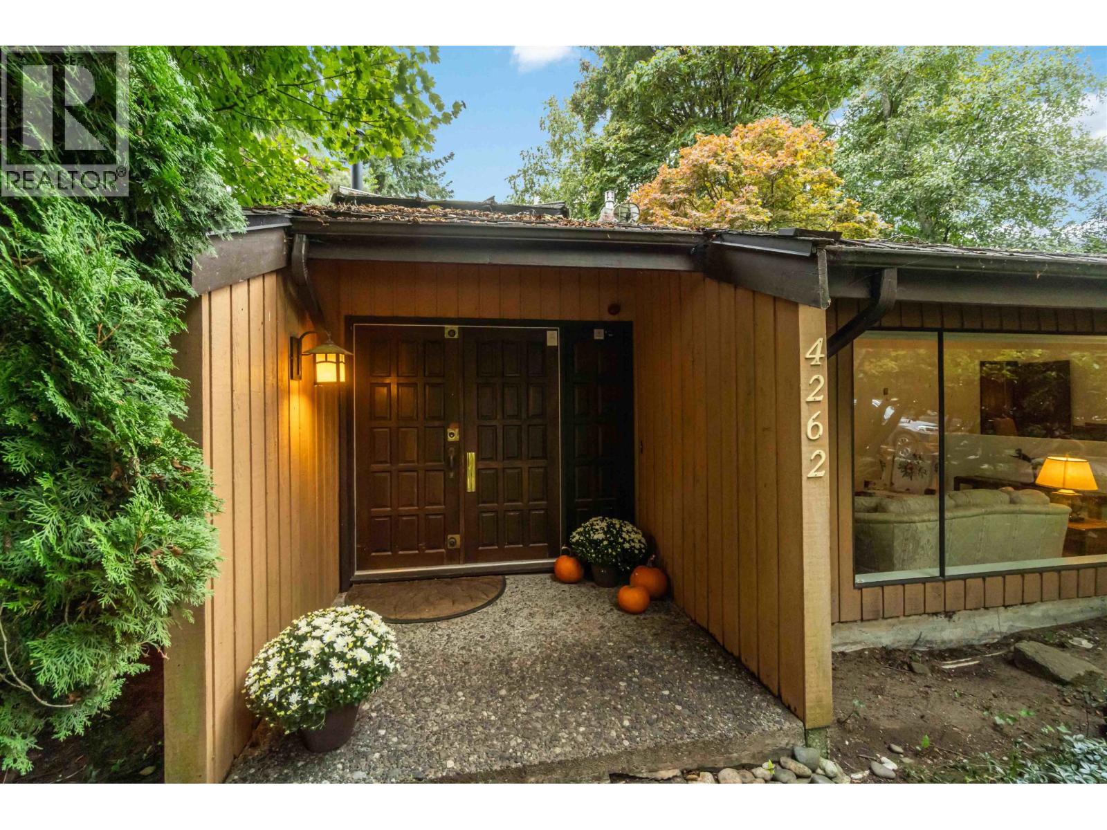 4262 Yuculta Cres, Vancouver, BC V6N 3R5