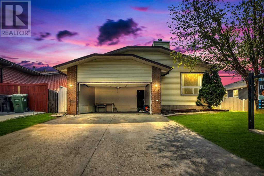 56 Castlefall Way NE, Calgary, AB T3J 1M7