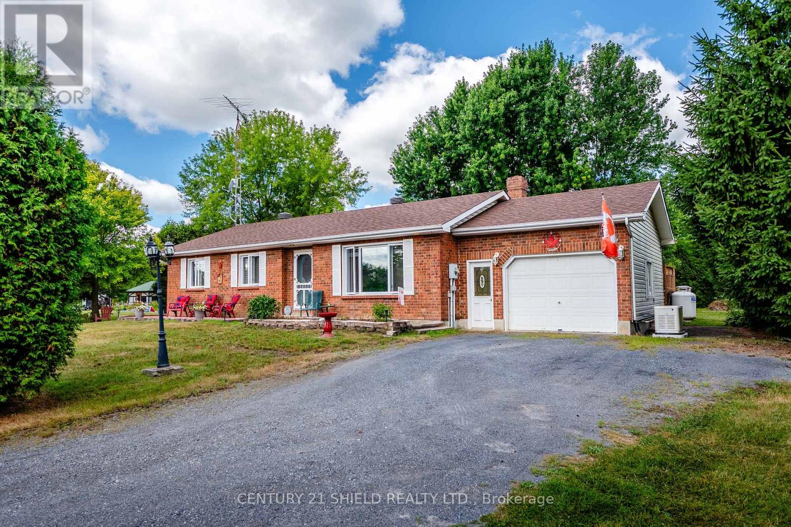 14215 County Rd 2 Hwy, South Stormont, ON K0C 1M0