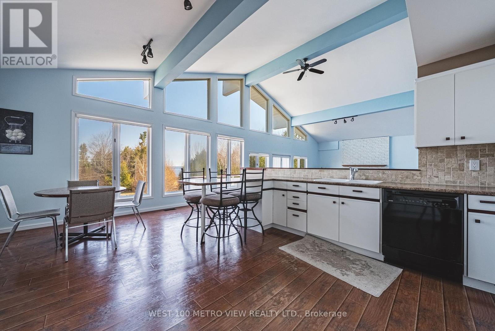 2476 Champlain Rd, Tiny, ON L9M 0C3